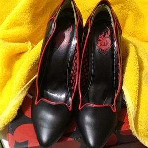 Black and red pin up heels sz 8